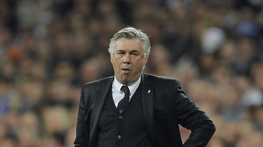 americateve | El t&eacute;cnico de Real Madrid, Carlo Ancelotti, observa un partido contra Levante por la liga espa&ntilde;ola el domingo, 9 de marzo de 2014, en Madrid, Espa&ntilde;a. (AP Photo/Andres Kudacki)