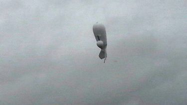 EEUU: Jets rastrean dirigible suelto