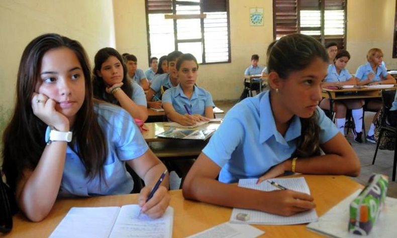 estudiantes preuniversitario cuba.jpg