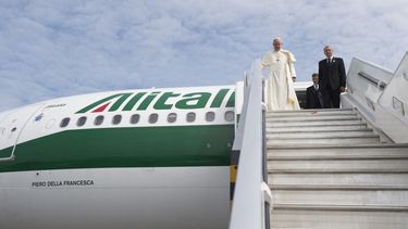 el papa nombra nuevo obispo castrense en chile