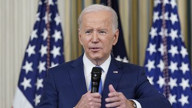 ARCHIVO – El presidente Joe Biden responde preguntas de reporteros en la Sala del Comedor del Estado de la Casa Blanca, en Washington, el 9 de noviembre de 2022. (AP Foto/Susan Walsh, Archivo)