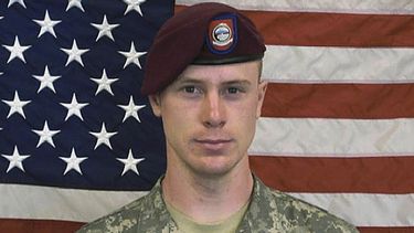 americateve | ARCHIVO - Foto de archivo sin fecha, provista por el ej&eacute;rcito, del sargento Bowe Bergdahl, preso en Afganist&aacute;n y recientemente canjeado por talibanes. (AP Foto/U.S. Army, File)