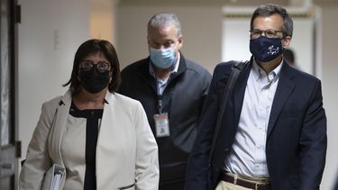 skeel y jaresko afirman que es improbable que el congreso intervenga en el status hasta resolver la crisis financiera