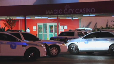 hombre apunalo en el rostro a un policia en el magic city casino