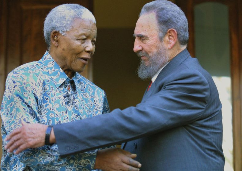 Muchos exiliados cubanos no olvidan que Nelson Mandela jamás levantó su voz para denunciar la violación de los derechos humanos en Cuba.