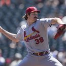 Miles Mikolas, lanzador de los Cardenales de San Luis, hace un pitcheo en el juego del jueves 27 de abril de 2023, ante los Gigantes de San Francisco (AP Foto/Jeff Chiu)