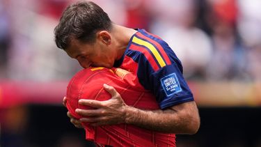 Mikel Oyarzábal celebra tras anotar un gol para España en el partido contra Austria por los 16vos de final del Mundial, el jueves 2 de julio de 2026, en Inglewood, California. (AP Foto/Jae C. Hong)