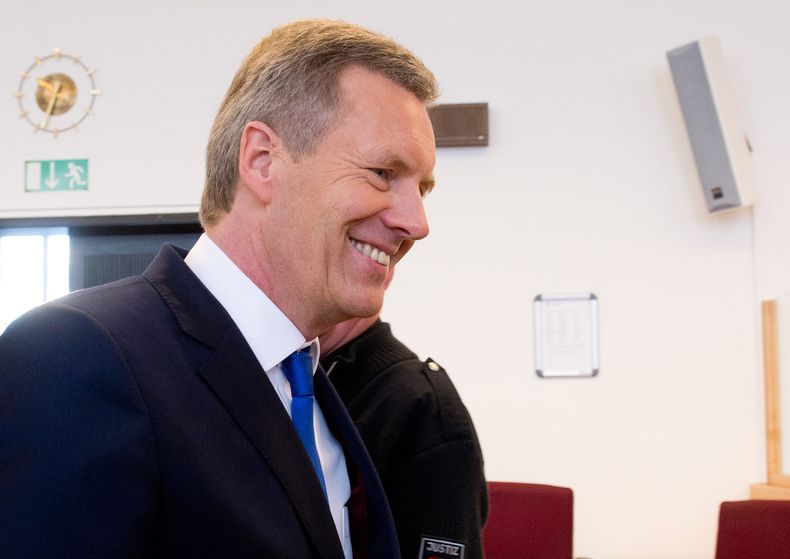 El ex presidente alem&aacute;n Christian Wulff llega al juzgado regional en el que est&aacute; acusado de corrupci&oacute;n en Hannover, Alemania, el jueves 27 de febrero de 2014. El tribunal absolvi&oacute; a Wulff de los cargos de corrupcion que lo hab&