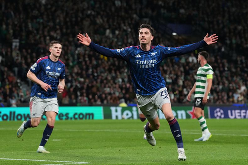 Kai Havertz del Arsenal celebra tras abrir el marcador en el encuentro de ida de los cuartos de final de la Liga de Campeones ante el Sporting de Lisboa el martes 7 de abril del 2026. (AP Foto/Armando Franca)
