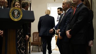Estrategia de Trump ante investigaciones: criticar, distraer