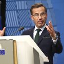 El primer ministro de Suecia, Ulf Kristersson, habla durante la conferencia de prensa de una cumbre de la UE en Bruselas, el viernes 30 de junio de 2023. (AP Foto/Geert Vanden Wijngaert)