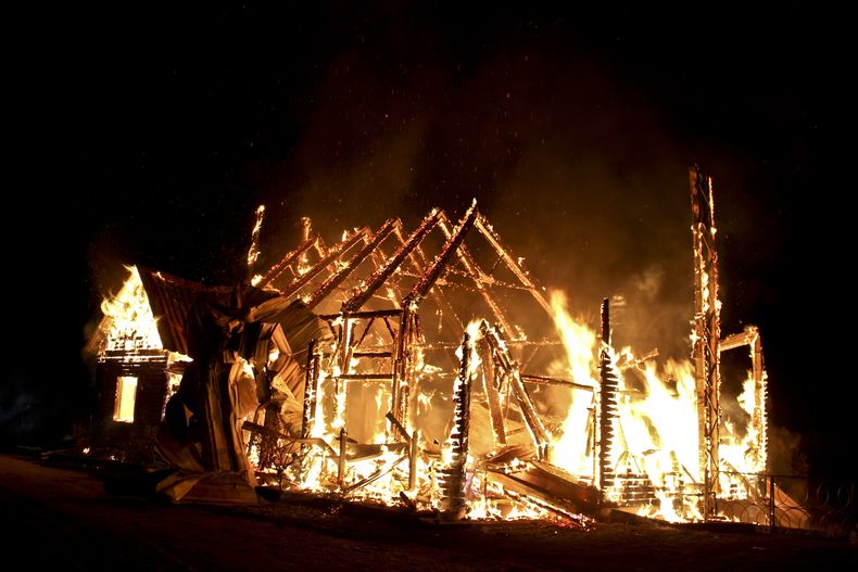 AMS-GEN_CHILE-IGLESIAS_INCENDIO-0.jpg