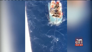 un grupo de balseros cubanos fue rescatado por la tripulacion de un crucero de royal caribbean
