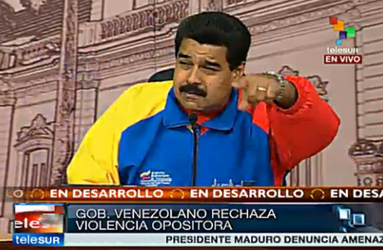 Nicolás Maduro anunció el domingo que ordenó la expulsión de tres funcionarios consulares estadounidenses, por supuestas actividades irregulares en las universidades.