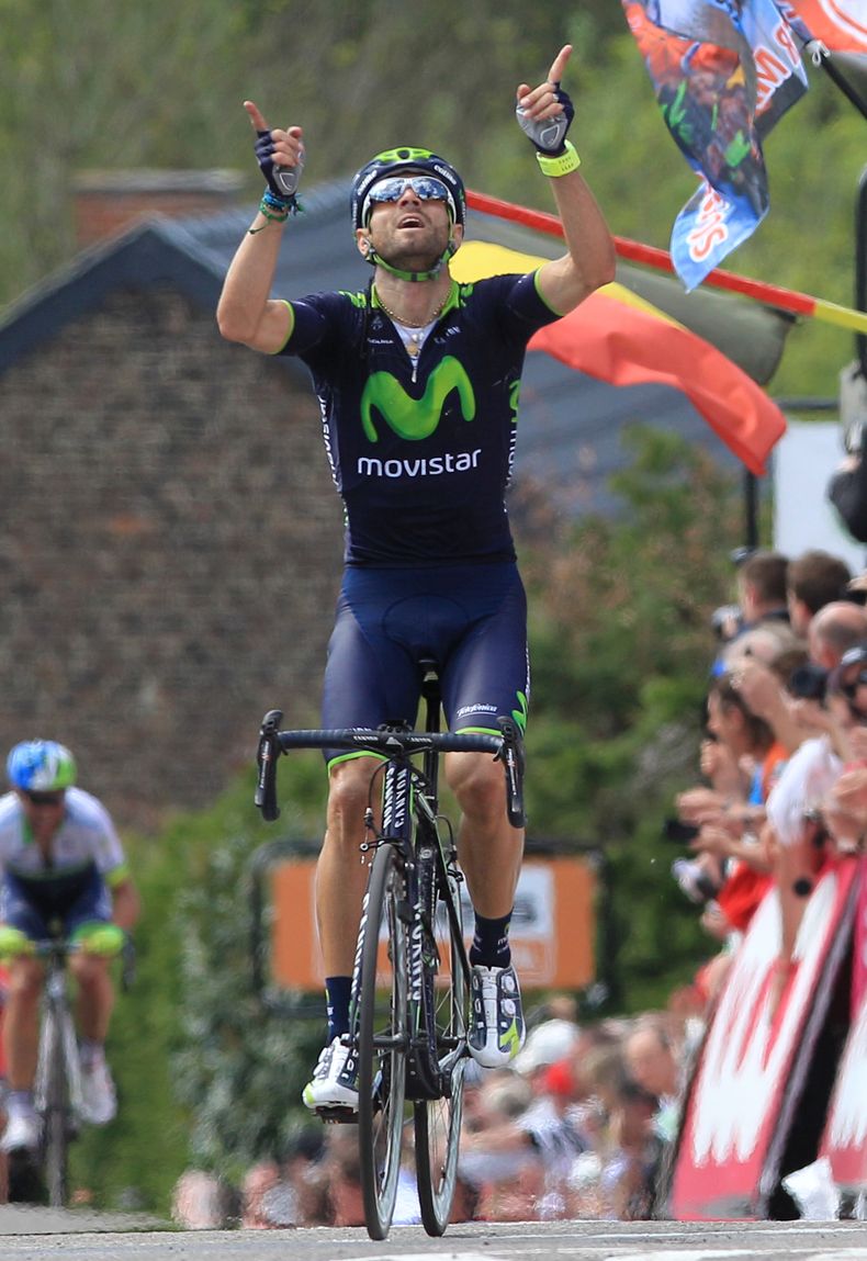 Alejandro Valverde festeja su victoria en la Flecha Valona el 23 de abril del 2014 tras cruzar la meta en Huy, B&eacute;lgica. (AP Photo/Yves Logghe)
