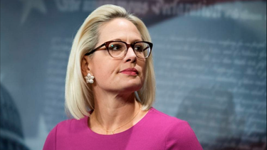 senadora le da la espalda a biden y abandona el partido democrata. se registra como independiente