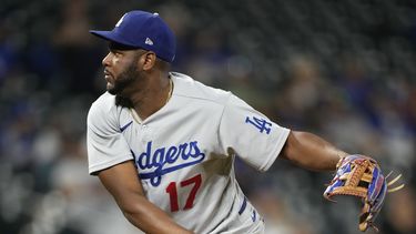 Dodgers aplastan 13-0 a Rockies; Alberto sube al montículo