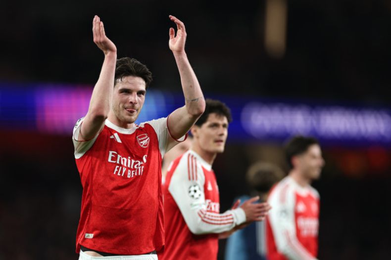Declan Rice del Arsenal celebra tras ganar el duelo de vuelta de los octavos de final de la Liga de Campeones ante el Bayer Leverkusen el martes 17 de marzo del 2026.(AP Foto/Ian Walton)