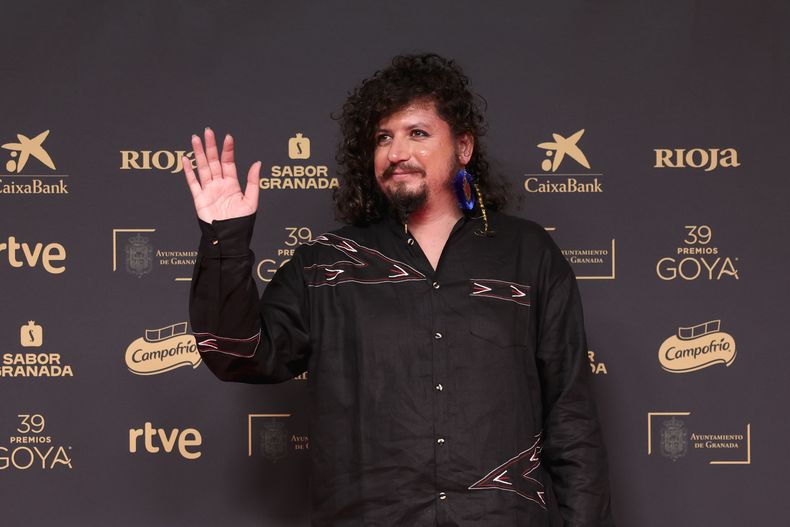 Diego Herguera llega a la 39ª edición de los Premios Goya en Granada, España, el sábado 8 de febrero de 2025, en Granada. (Foto AP/Fermin Rodriguez)