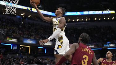 Hield conecta el triple más rápido y Pacers supera a Cavs