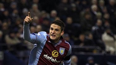 americateve | Ashley Westwood, del Aston Villa, celebra tras anotar el segundo gol de su equipo frente al West Bromwich, en un partido de la Liga Premier inglesa disputado el lunes 25 de noviembre de 2013 (AP Foto/Nick Potts/PA) UNITED KINGDOM OUT - NO SALES - NO ARCHI