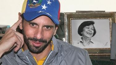 americateve | "Santa María de Guadalupe, oye a todos los que te invocan en sus necesidades", expresó el gobernador de Miranda, quien también pidió protección para los que sufren.