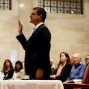 MIA16. SAN JUAN (PUERTO RICO), 08/02/2019.- El abogado Pedro Pierluisi (c) levanta su mano derecha durante una vista publica en la Cámara Baja de Puerto Rico, este viernes en San Juan (Puerto Rico). Pierluisi, nominado como secretario de Estado de Puer