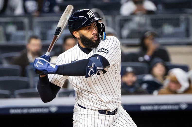 El tercera base de los Yankees de Nueva York Amed Rosario batea un jonrón de tres carreras en la octava entrada ante los Atléticos el martes 7 de abril del 2026. (AP Foto/Angelina Katsanis)