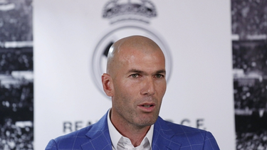 real madrid despide a rafa benitez; lo reemplaza con zidane