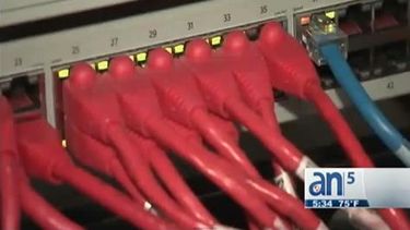 americateve | Un juez federal se expresa en contra de los programas de la agencia de seguridad, y los líderes de las empresas de tecnología se ponen firmes.