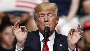 AP VERIFICA: Trump y sus misiones incumplidas