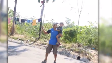 panameno ataca a machetazos a migrantes cubanos varados en panama