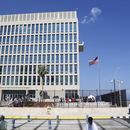ARCHIVO – La sede de la embajada de Estados Unidos en Cuba, en la Habana, el 14 de agosto de 2015. (AP Foto/Desmond Boylan, Archivo)