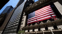 wall street cae; inflacion baja pero menos de lo esperado
