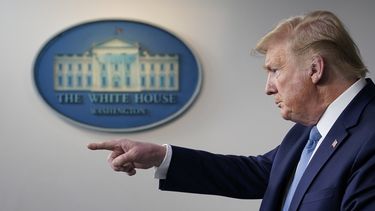 Trump responde al impacto de COVID-19 sobre la economía