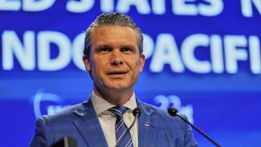 El secretario de Defensa de Estados Unidos, Pete Hegseth, interviene en la 22da edición del Foro Shangri-La Dialogue en Singapur, el 31 de mayo de 2025. (AP Foto/Anupam Nath)