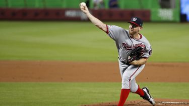 Strasburg abanica a 11; Nacionales vencen a Marlins