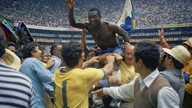 Pelé seguirá hospitalizado por infección respiratoria