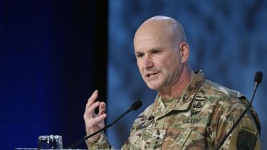ARCHIVO - El general del ejército estadounidense Christopher G. Cavoli habla durante la conferencia anual Folk och Försvar ( Conferencia sobre Sociedad y Defensa) en Salen, Suecia, el 9 de enero de 2023. (Henrik Montgomery/TT News Agency via AP, archivo)