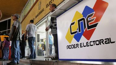 consejo nacional electoral vuelve a retrasar referendo contra maduro