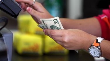 hay un posible acuerdo en el proyecto de salario minimo para trabajadores que cobran a base de propinas
