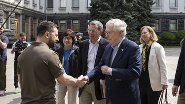 Senadores de EEUU en Helsinki tras reunirse con Zelenskyy