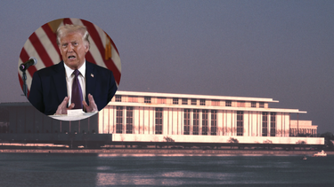 donald trump asume la presidencia del centro kennedy y promete reformas en su programacion