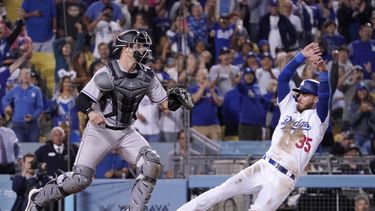 Dodgers ganan a Rockies 2-1 con sencillo de Betts en el 9no