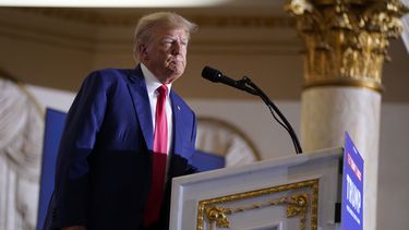 El expresidente Donald Trump en su mansión de Mar-a-Lago en Palm Beach, Florida, el 4 de agosto de 2023. (Foto AP /Evan Vucci)