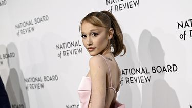 Ariana Grande asiste a la gala de los Pemios NBR en Cipriani 42nd Street el martes 7 de enero de 2025 en Nueva York. (Foto Evan Agostini/Invision/AP)