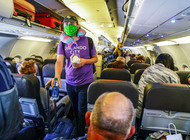 avion de american airlines regresa a miami por un pasajero que no quiso usar su mascara