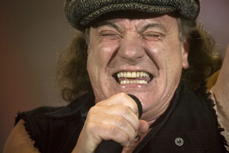 El vocalista del grupo australiano de rock AC/DC, Brian Johnson, durante un concierto en Zurich, Suiza, el 6 de abril de 2009. Johson particip&oacute; en un concierto de Billy Joel en el Madison Square Garden de Nueva York, el viernes 21 de marzo de 2014.