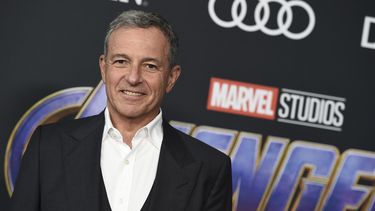 ARCHIVO - El CEO de Disney, Bob Iger, llega al estreno de la cinta Avengers: Endgame en el Centro de Convenciones de Los Ángeles, el lunes 22 de abril de 2019. (Foto de Jordan Strauss/Invision/AP, archivo)