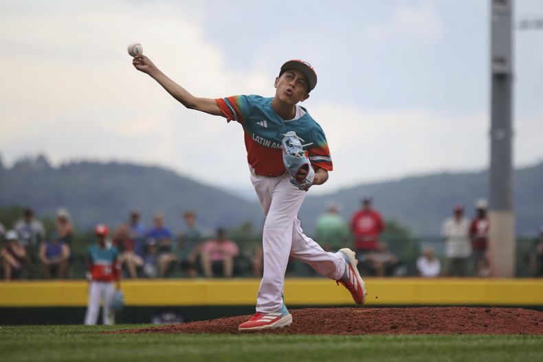 Juan Reyes, de Venezuela, lanza ante Puerto Rico en el juego del miércoles 13 de agosto de 2025, en la Serie Mundial de Pequeñas Ligas (AP Foto/Jared Freed)